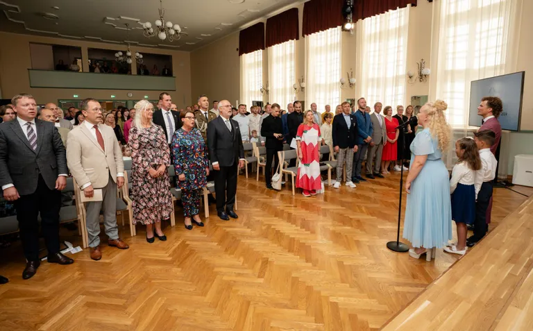 President Alar Karis andis Eesti kaunimate kodude konkursi tunnustused üle Tartus Karlova koolis.