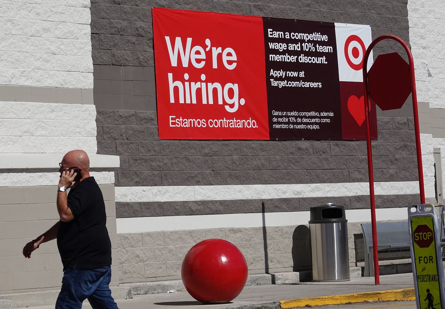 Targeti supermarket Miamis otsimas uusi töölisi.