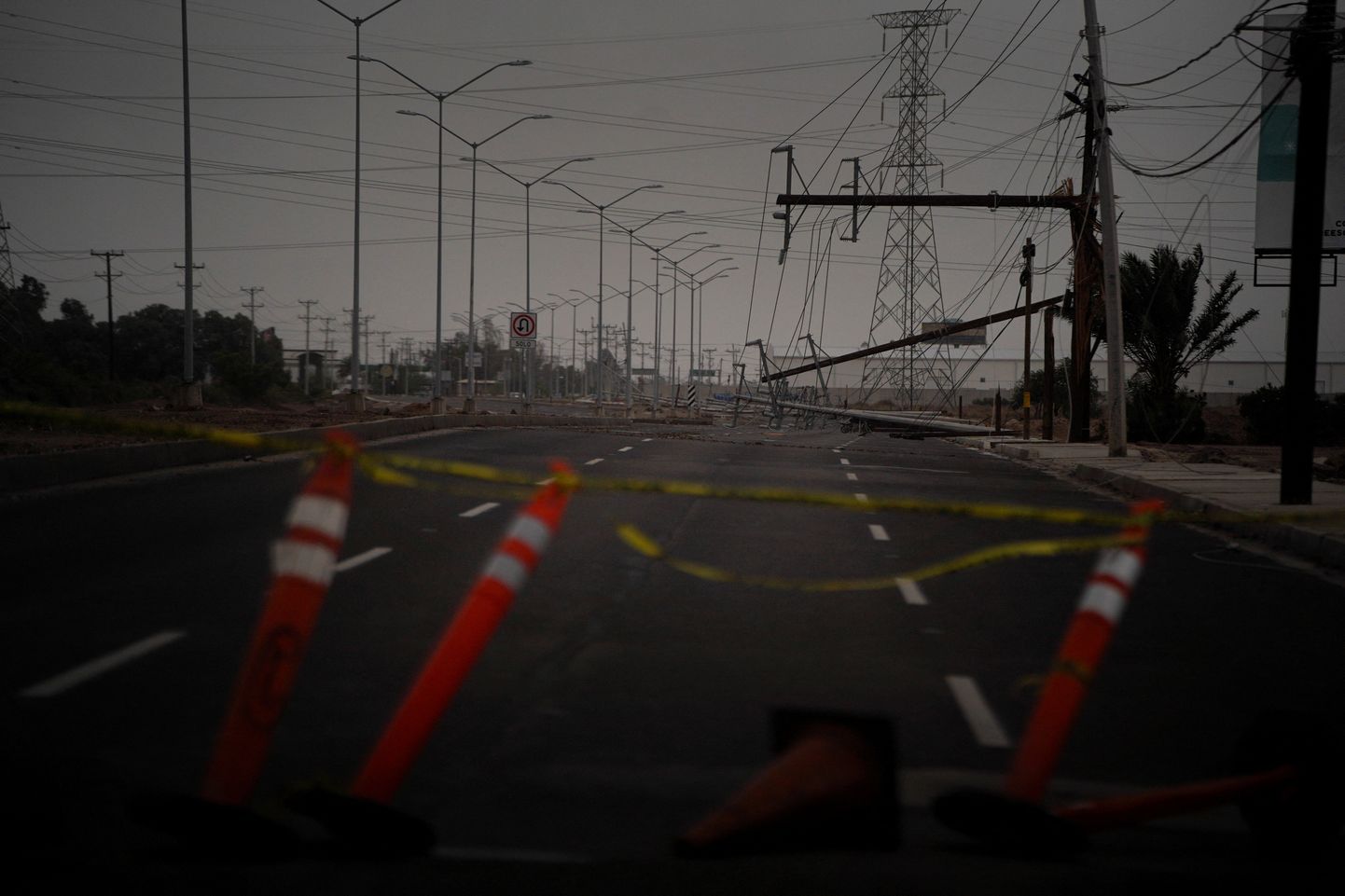 Murdunud elektriliinid Mexicali linnas Baja California osariigis.