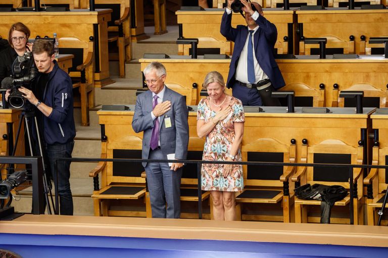 Riigikogu kiitis heaks Soome ja Rootsi NATOga ühinemise protokollid. Istungite saali rõdul tõusid tänamiseks Soome Vabariigi suursaadik Timo Kantola ja Rootsi Kuningriigi suursaadik Ingrid Tersman.