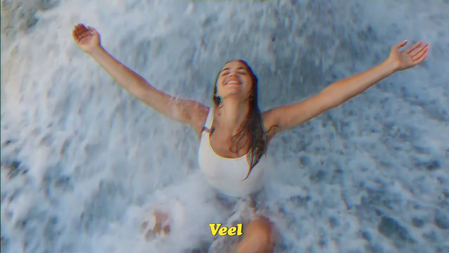 Helen Adamson andis välja videosingli «Veel», kus hullab vees.