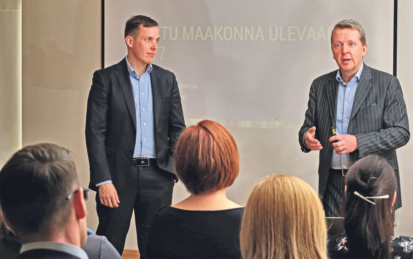 Maksu- ja tolliameti peadirektor Valdur Laid (paremal) ning teabeosakonna juhataja Janek Leis rääkisid möödunud reedel Tartumaa ettevõtjatele, milline on olukord Tartumaal ning millele kavatseb amet lähiaastatel keskenduda.