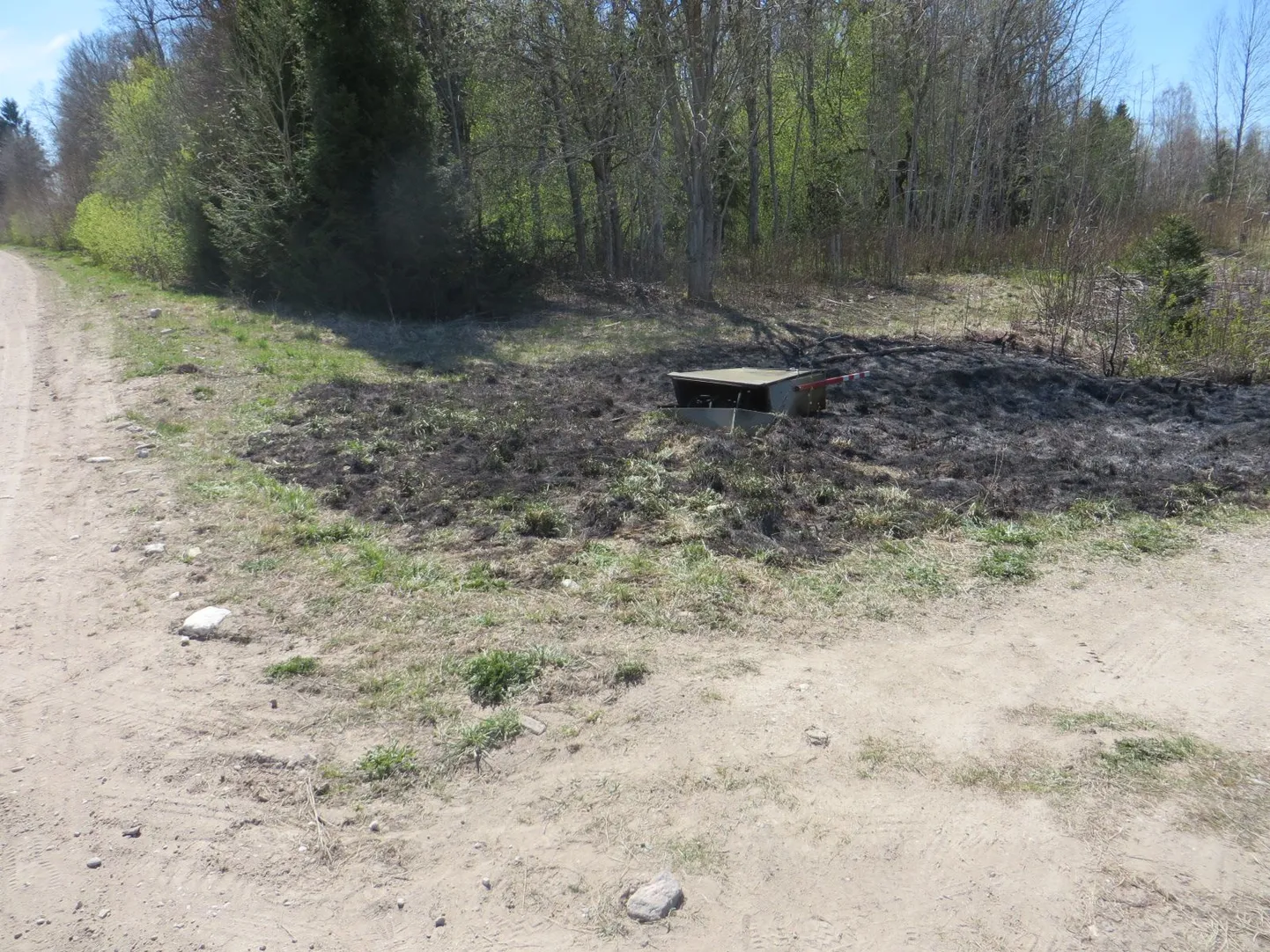 Seni tabamata juht rammis elektrikilpi Jõgeva vallas Patjala külas Kolluka-Kassinurme tee ja Pagari Talu teeotsas.