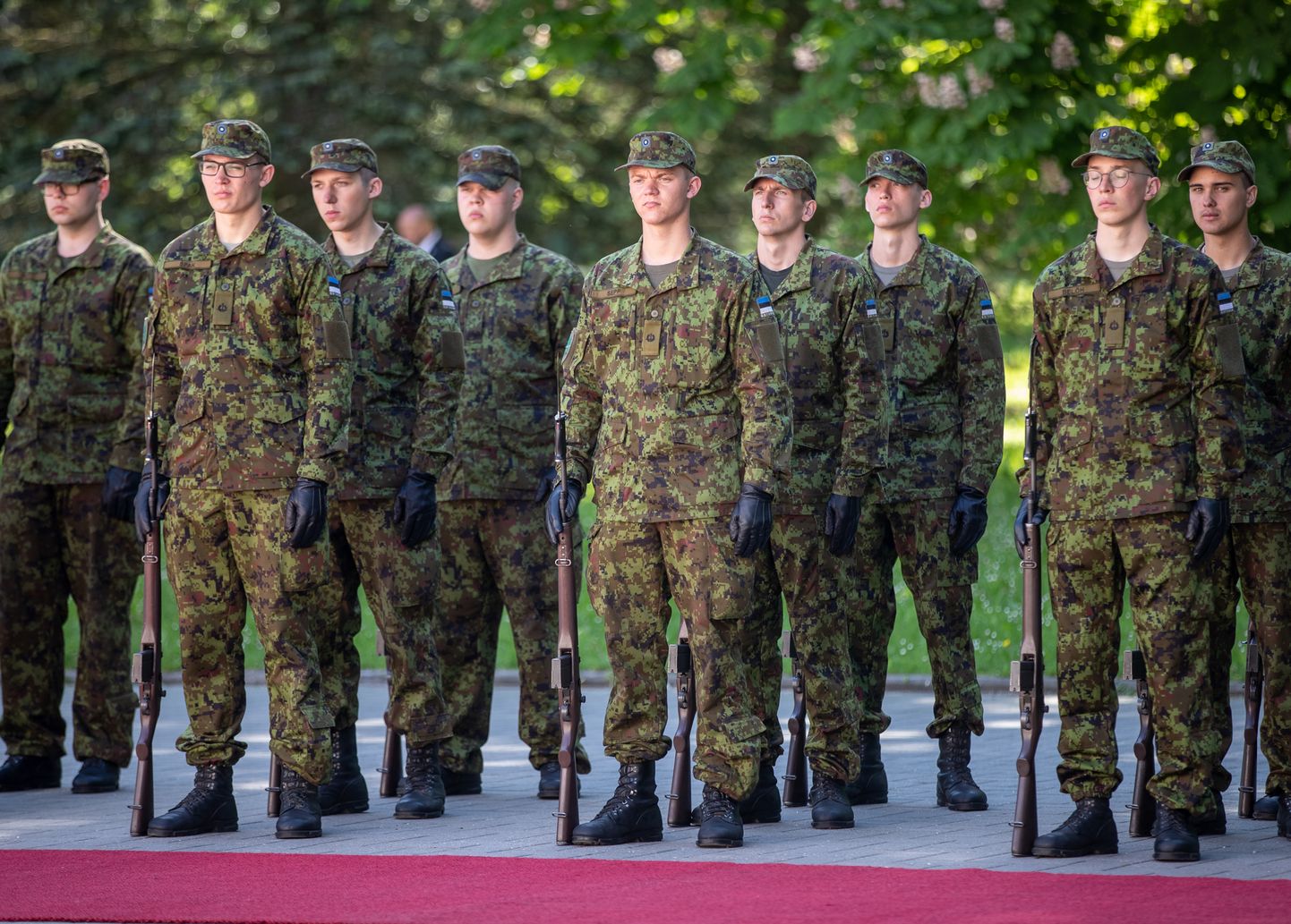 Soldiers of the Guards Battalion keeping watch over the Office of the President switched to camouflage uniforms from June 1 and will be wearing these at all future events and ceremonies.