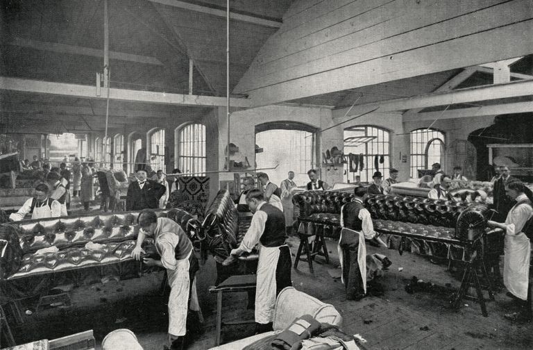 Dīvānu fabrika Londonā, 1902. gads