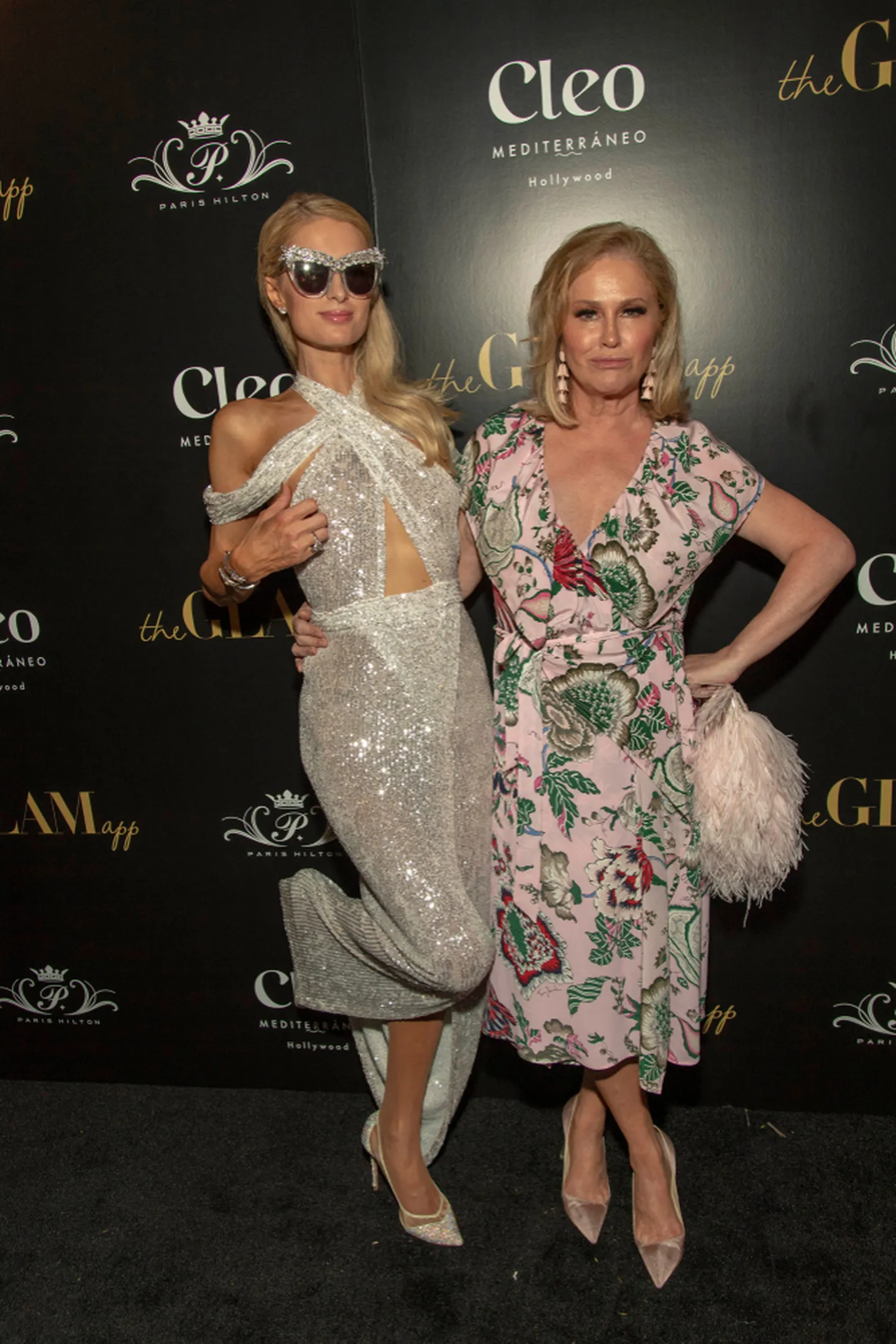 Kathy ja Paris Hilton.