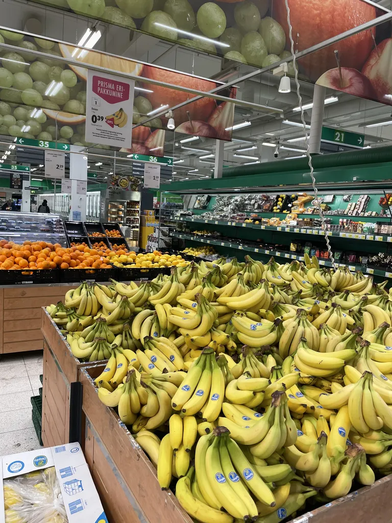Soodushinnaga banaanid Prismas.
