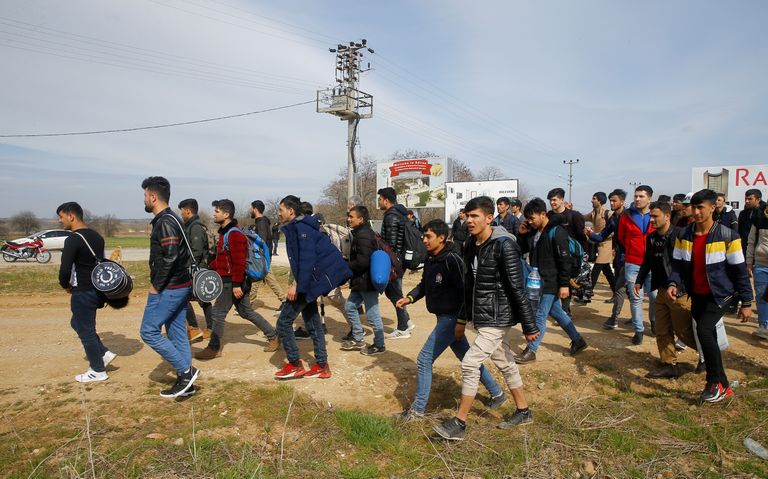 Grupp migrante Kreeka-Türgi piirialadel.