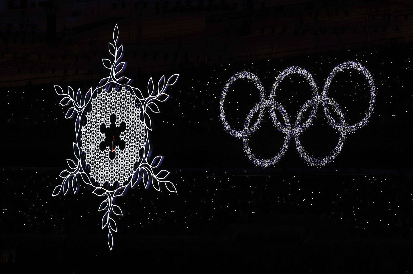 Olümpiarõngad Pekingi mängude lõputseremoonial.