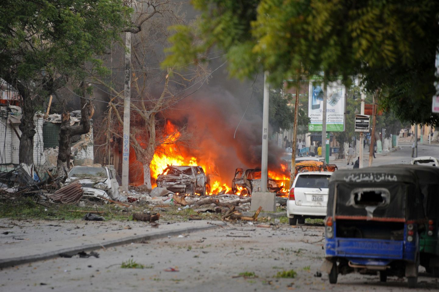Islamimässuliste hotellirünnakus Somaalia pealinnas on surma saanud 10 ja vigastada 40 inimest.