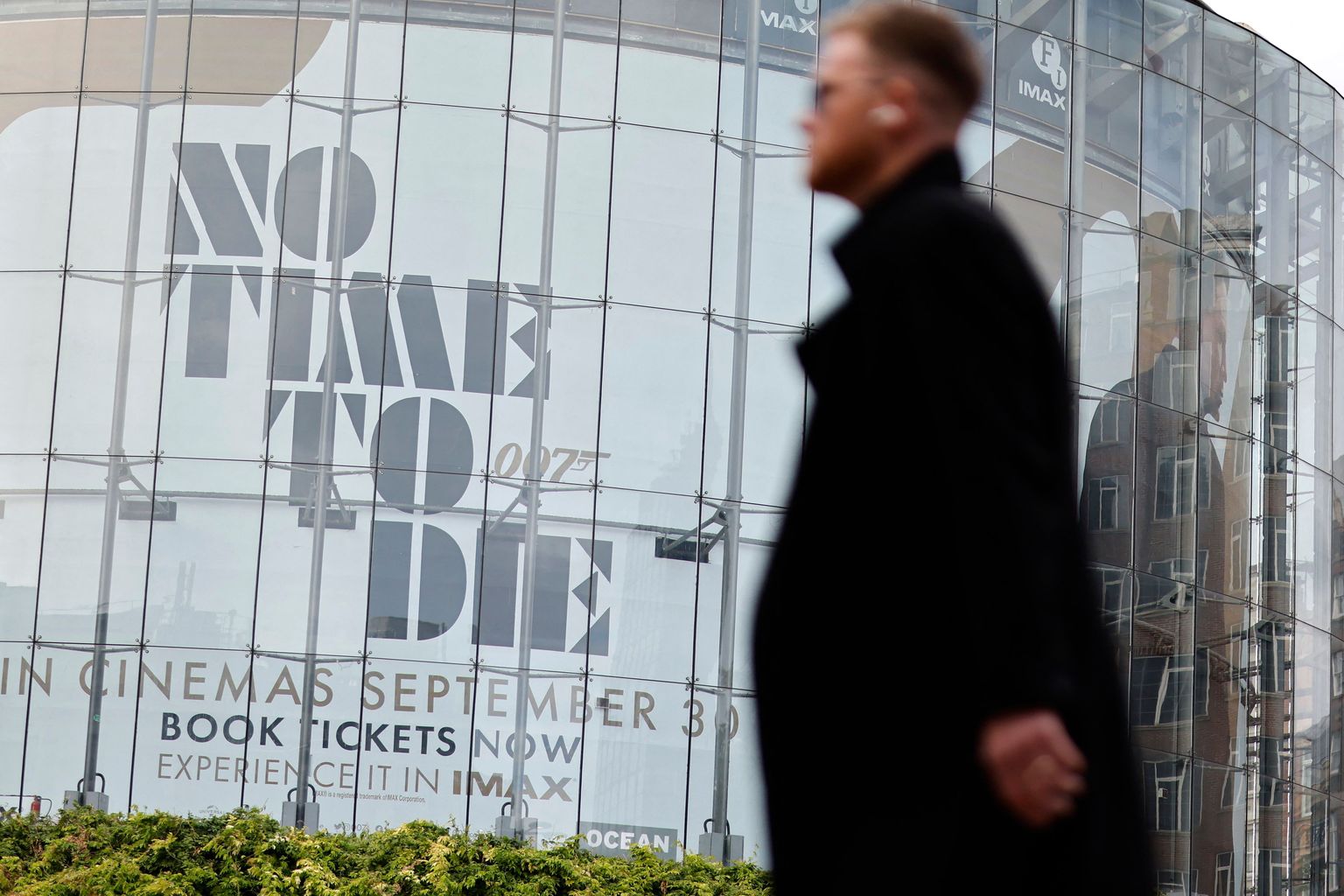 Uusima James Bondi filmi «No Time to Die» reklaamplakat.
