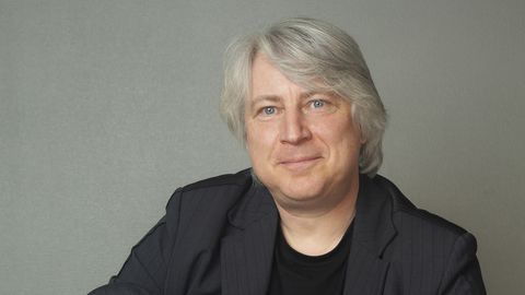 INTERVJUU ⟩ Kunstikriitik Hanno Soans: võib-olla kaasaegset kunsti saatev vihkamine hoopis toidab teda?