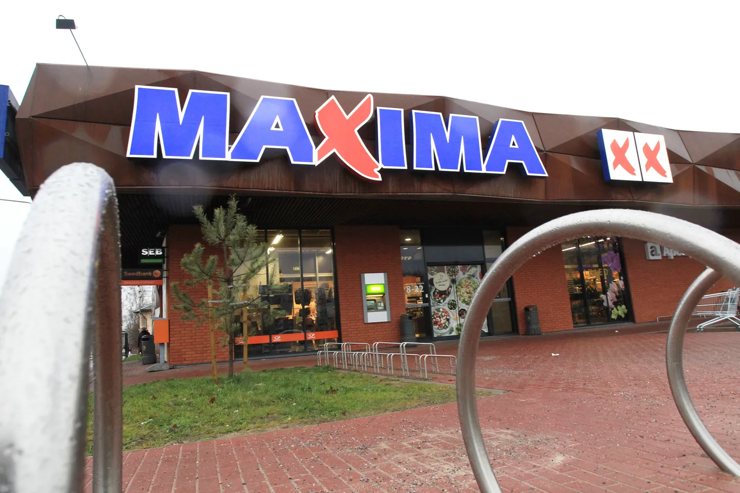 Tartus Narva maanteel asuv Maxima kauplus.