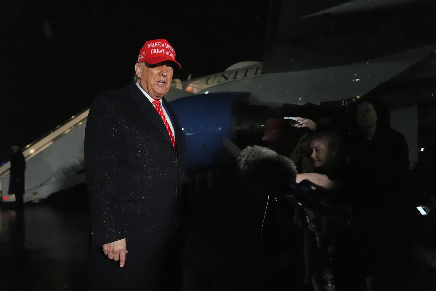 President Donald Trump Andrewsi lennuväebaasis.