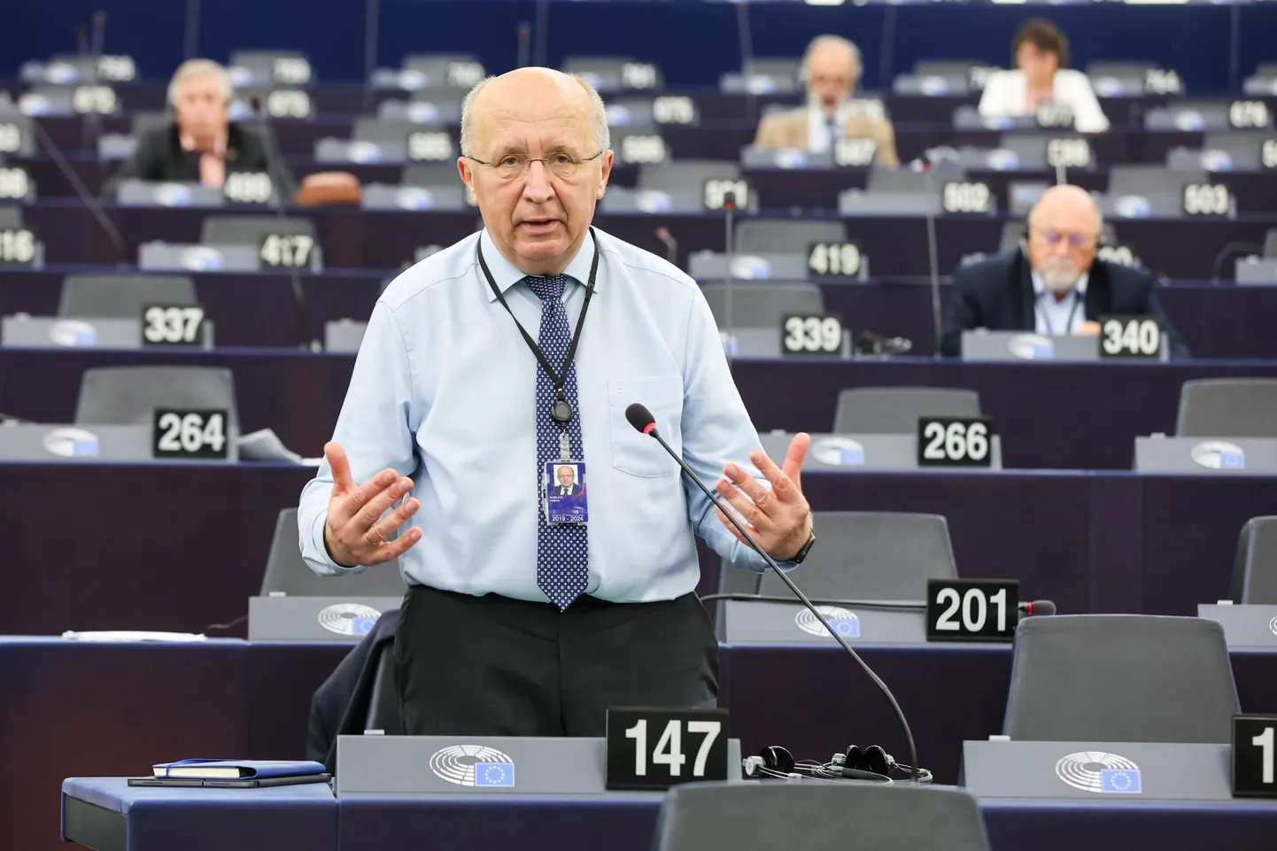 Venemaa terrorismi toetavaks riigiks kuulutamist on eest vedanud Leedu eurosaadik Andrius Kubilius, kelle hinnangul on Ukrainas toime pandud koleduste tõttu vaja asju nimetada nii, nagu need on.