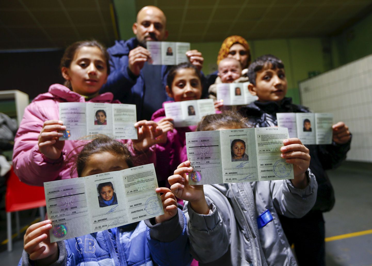 Migrandid registreerimisdokumentidega. Illustratiivne foto.