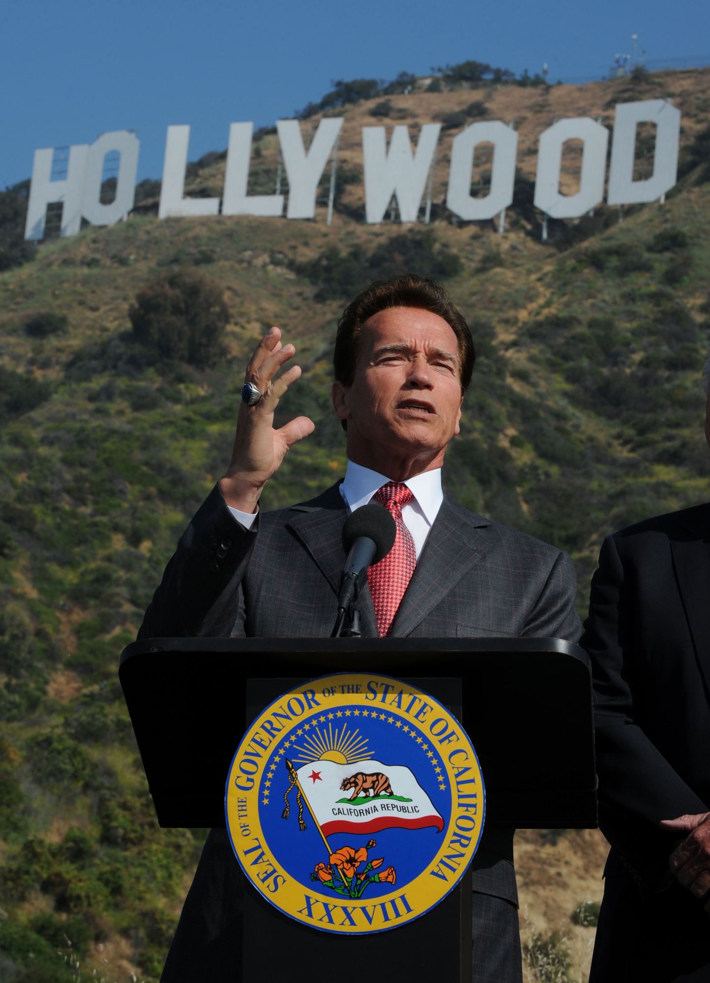 California kuberner Arnold Schwarzenegger kõne pidamas