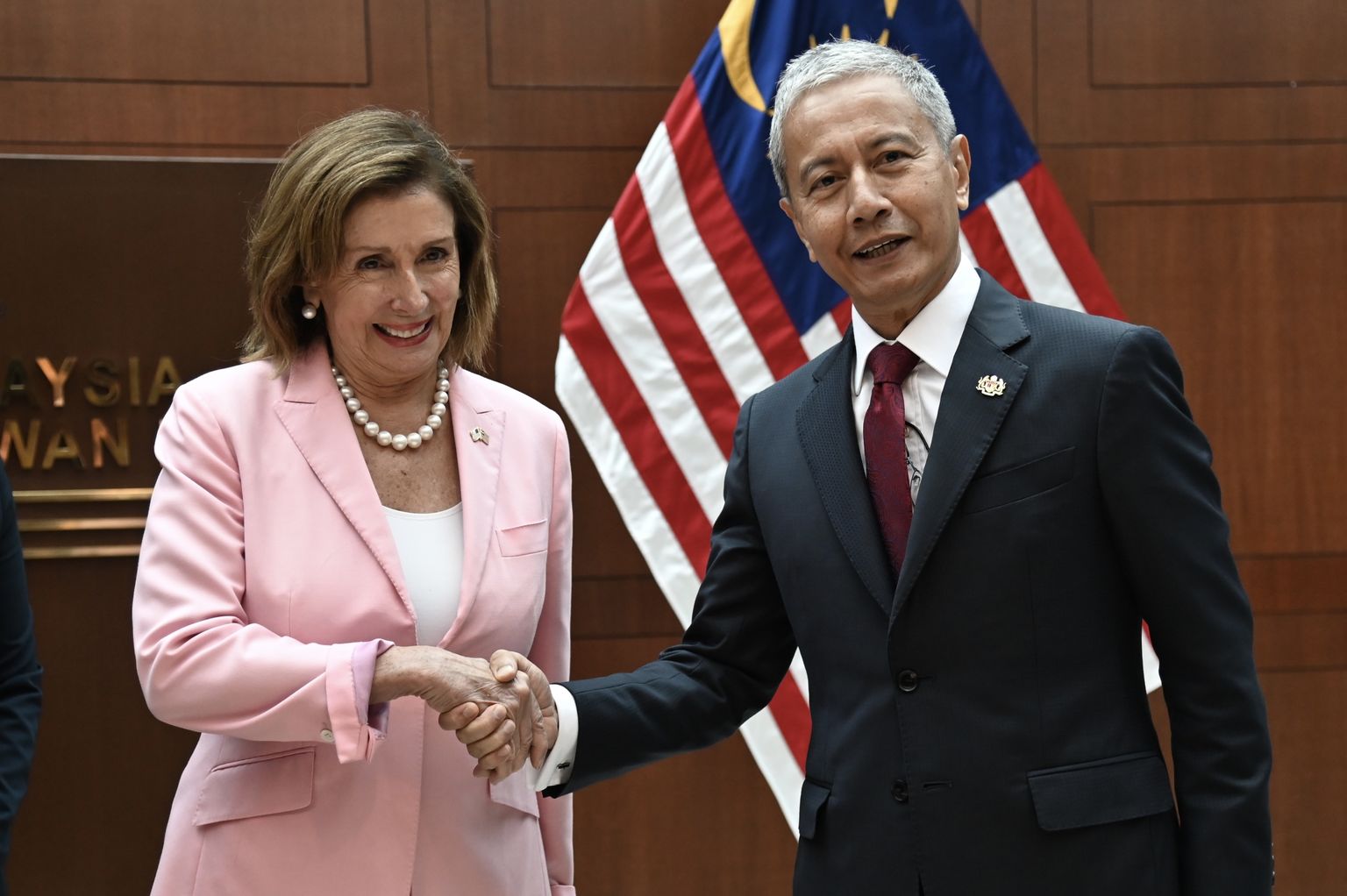 USA esindajatekoja spiiker Nancy Pelosi kohtumas Malaisia ametivenna Azhar Azizan Haruniga täna Kuala Lumpuris. Õhtul suundub Pelosi aga edasi Taiwani.