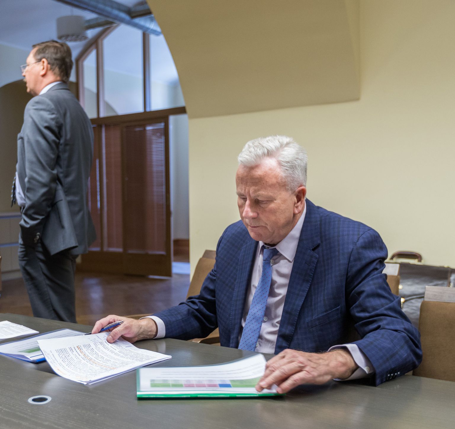 Tänavu 17. aprillil andis Arvo Sarapuu aru riigikogu korruptsioonivastase erikomisjoni liikmetele, kes küsitlesid teda pealinna prügiprobleemide kohta.
