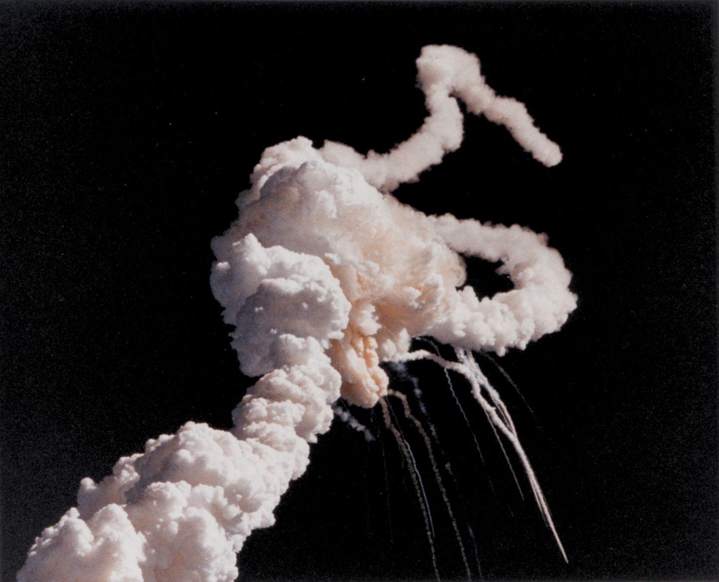 NASA foto süsiku Challenger plahvatamisest