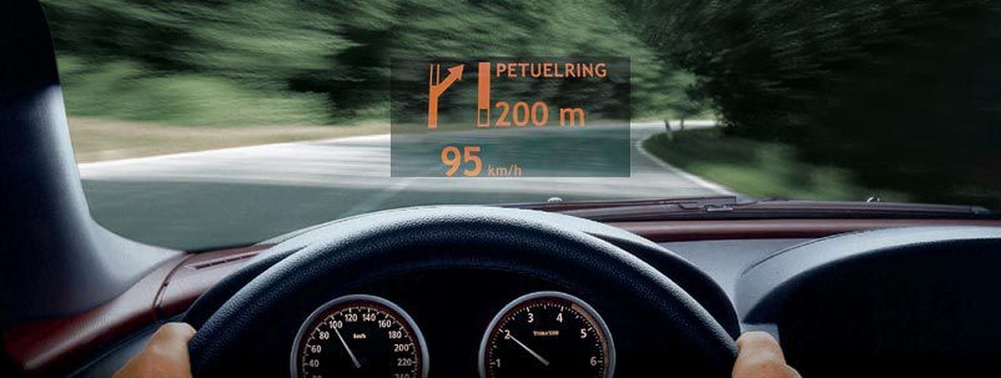 BMW 6. seeria kupee ekraan esiklaasil ehk HUD (head-up display).