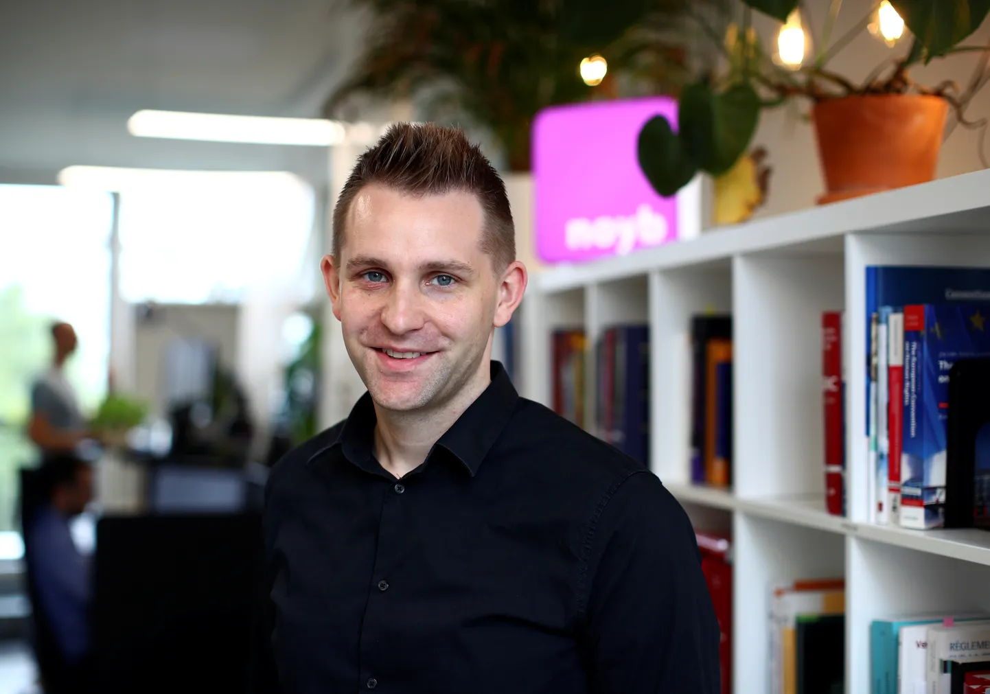 Max Schremsist (pildil) on saanud isikuandmete kaitse valdkonna kaanenägu