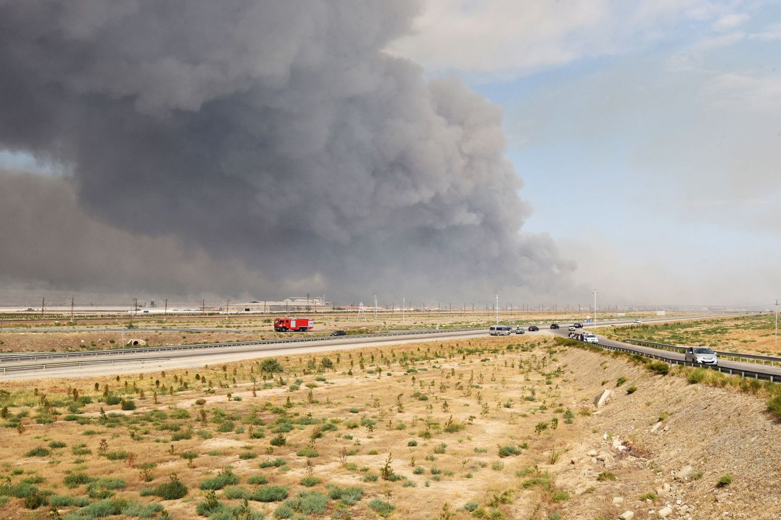 Aserbaidžaani relvalaos toimunud plahvatustes ja tulekahjus sai viga kuus inimest.