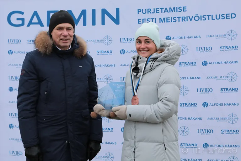 Aasta Purjetaja 2020 Ingrid Puusta ja EJL president Kalev Vapper