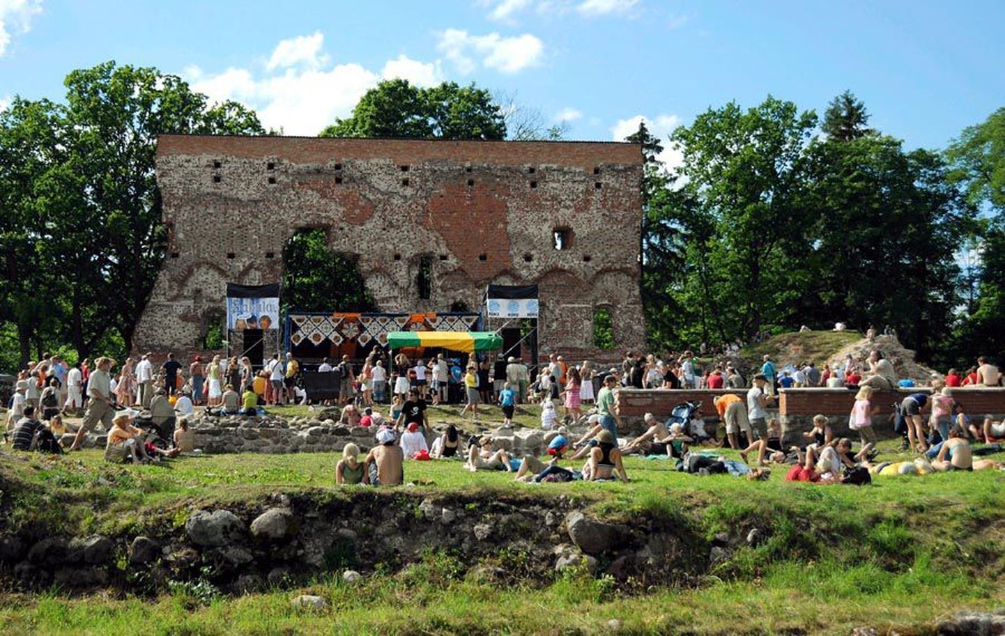 Täna ja homme peetakse Viljandi ordulinnuse varemetes esimest korda keskaja päevi.