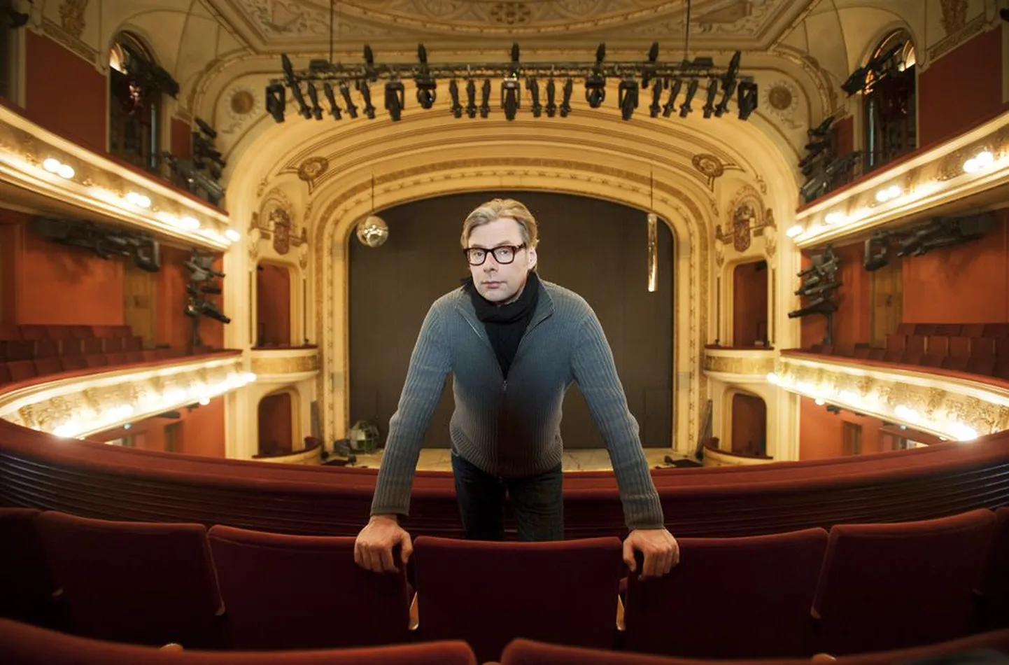 Näitekirjanik Mika Myllyaho Soome Rahvusteatris, mille peanäitejuht ta on.