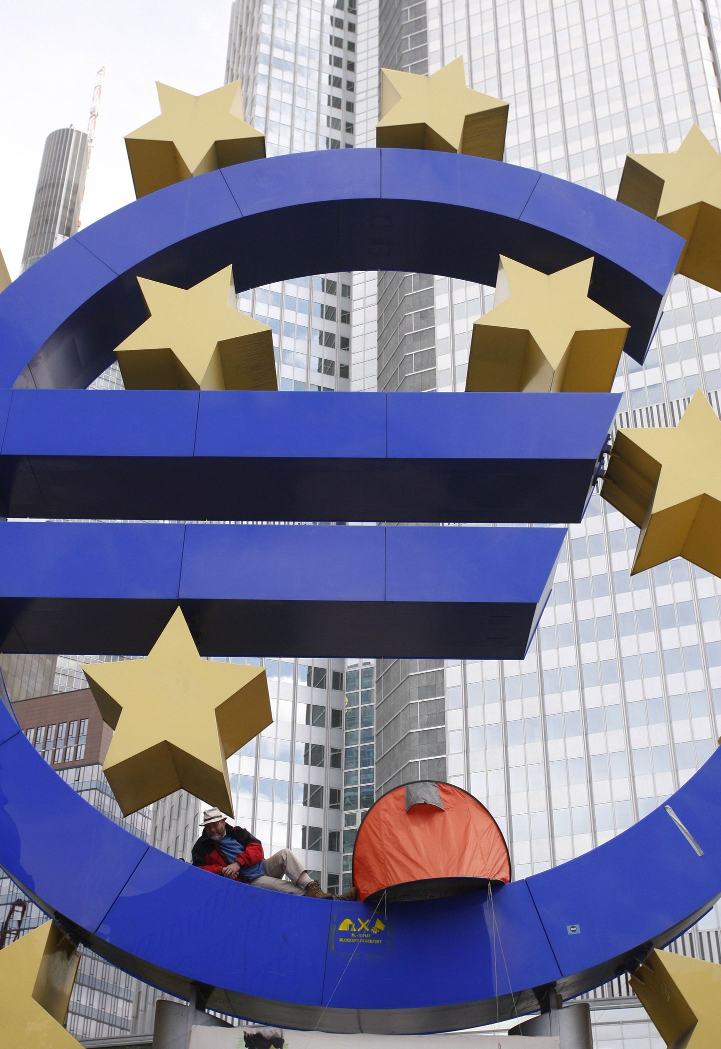Poliitikud ootavad taas EKP päästvat kätt.
