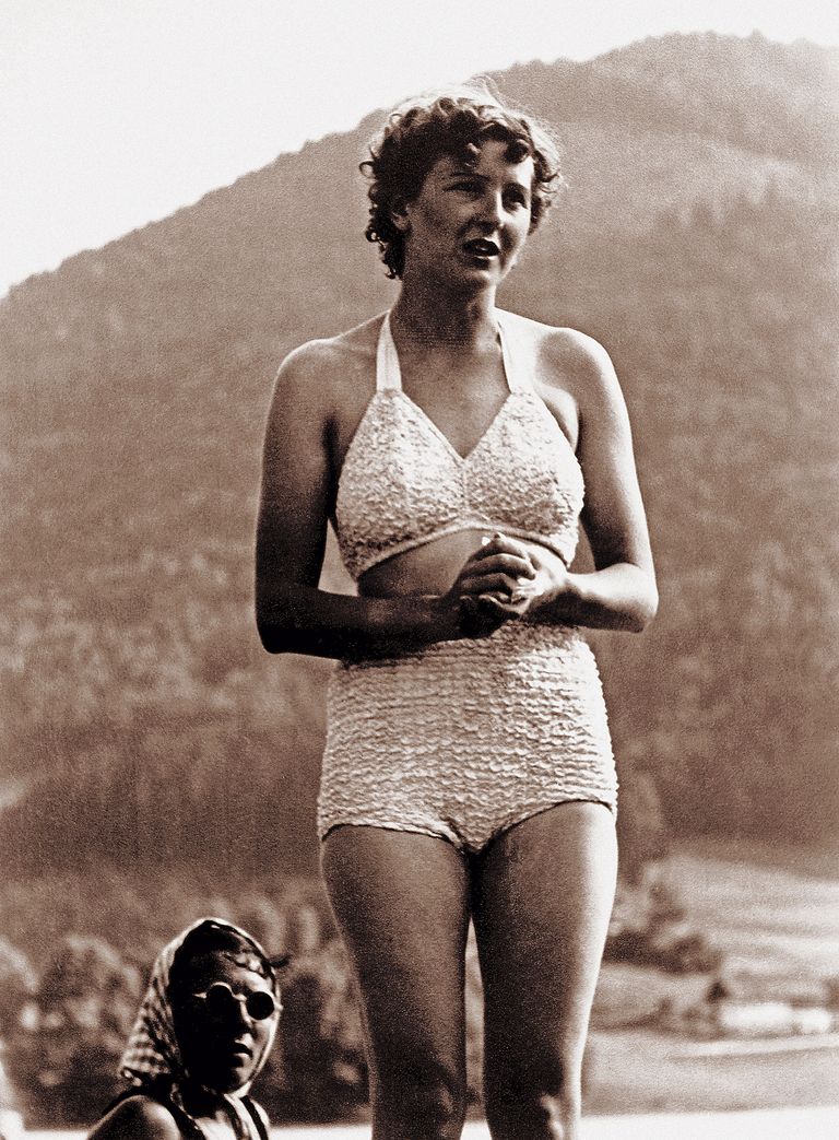 Eva Braun bikiinides 1940. aasta suvel
