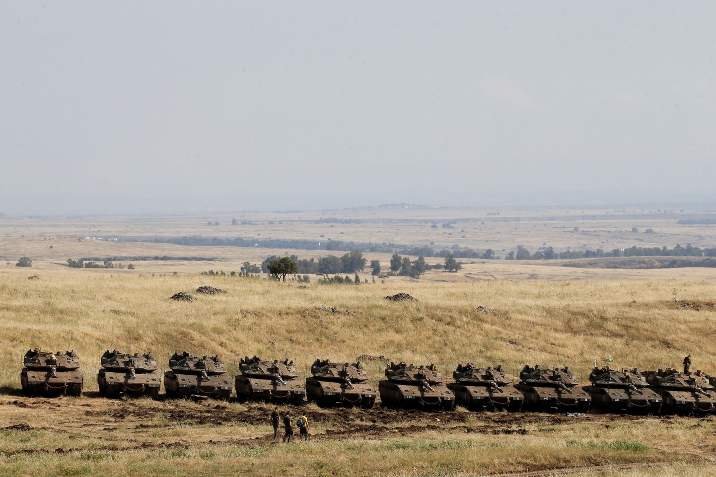Iisraeli tankid Süüria piiri lähistel okupeeritud Golani kõrgendikel.