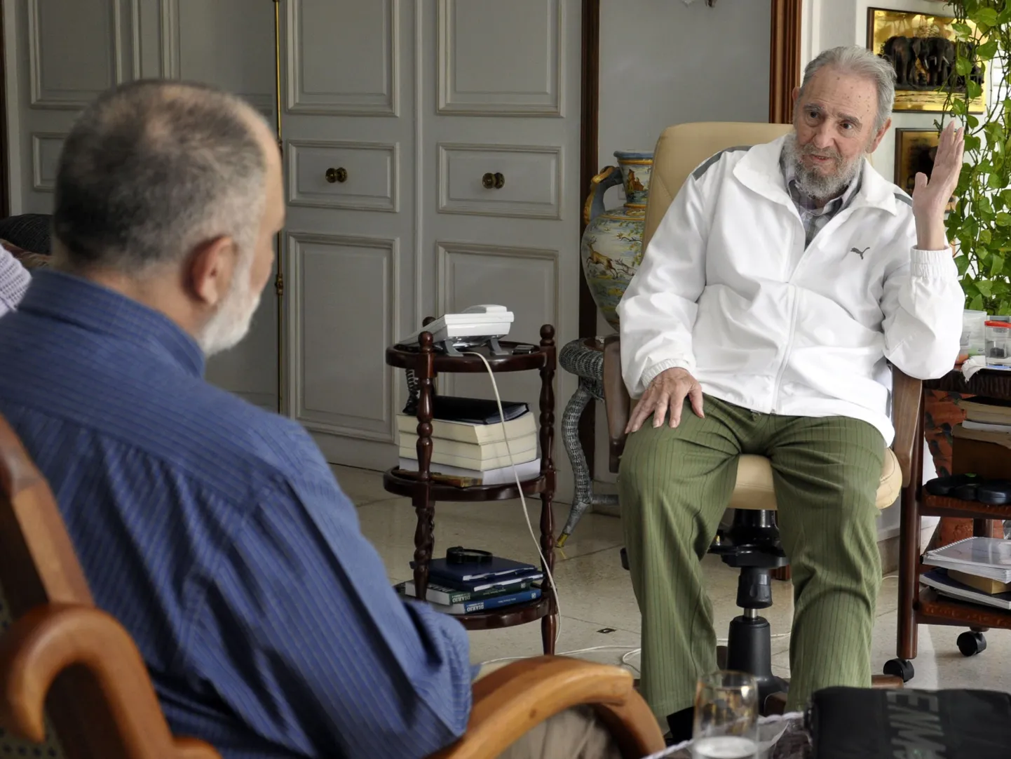 Eelmise aasta septembrist pärinev foto Fidel Castrost, kui teda intervjueeris Mario Silva Venezuela riigitelevisioonist.