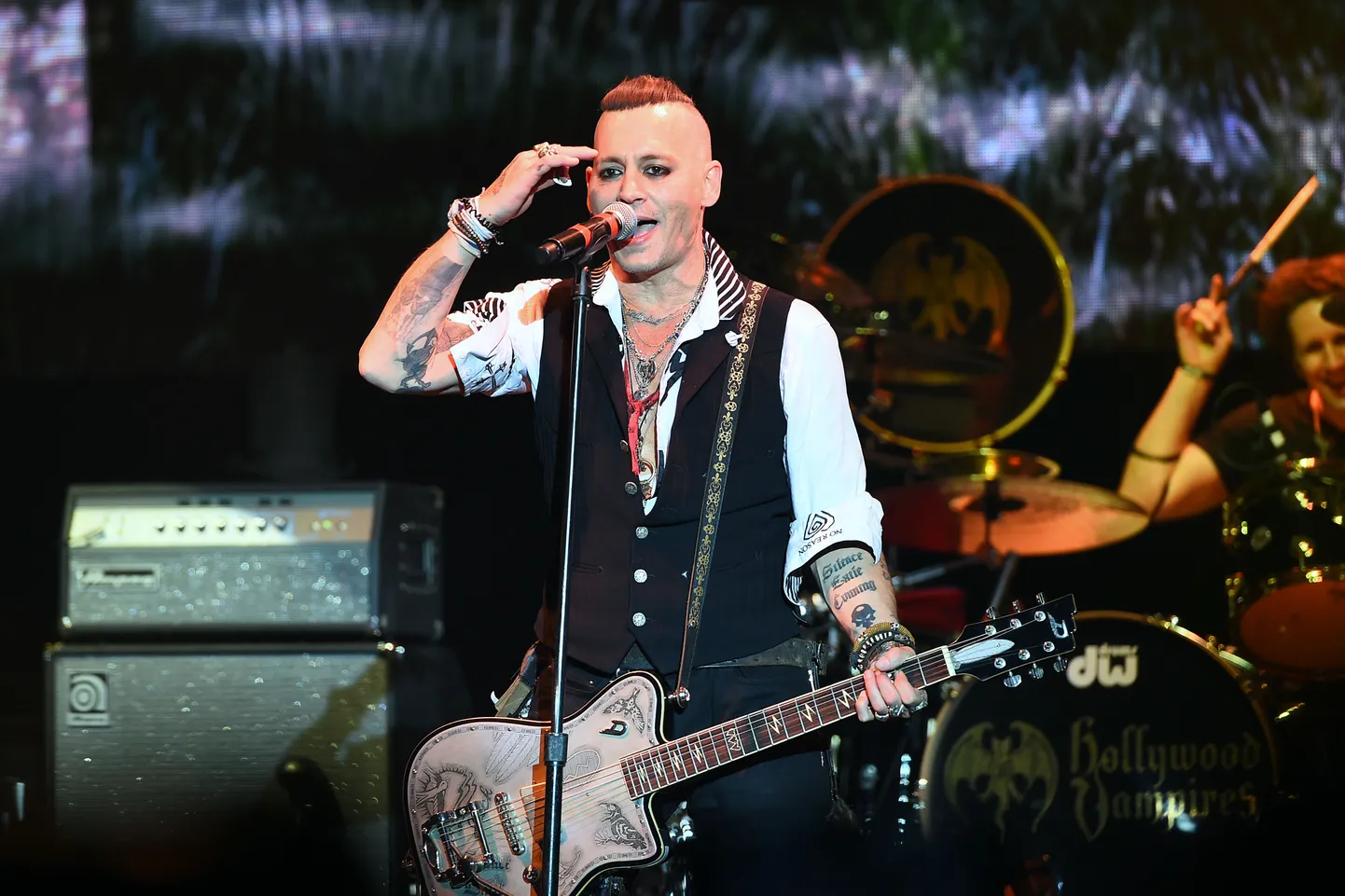 The Hollywood Vampires, Johnny Depp
Olympic stadium. Moskva,  Mai 28, 2018.