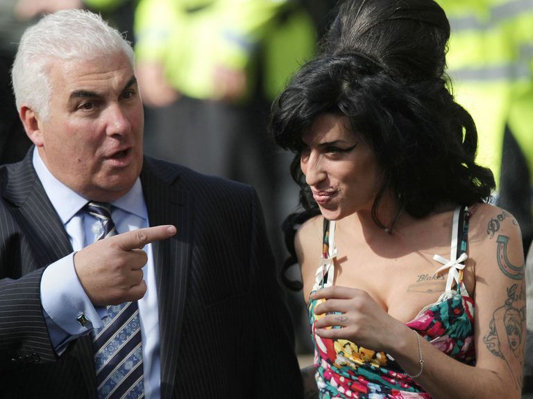 Amy Winehouse ja tema isa Mitch, kes avas pärast tütre surma heategevusfondi