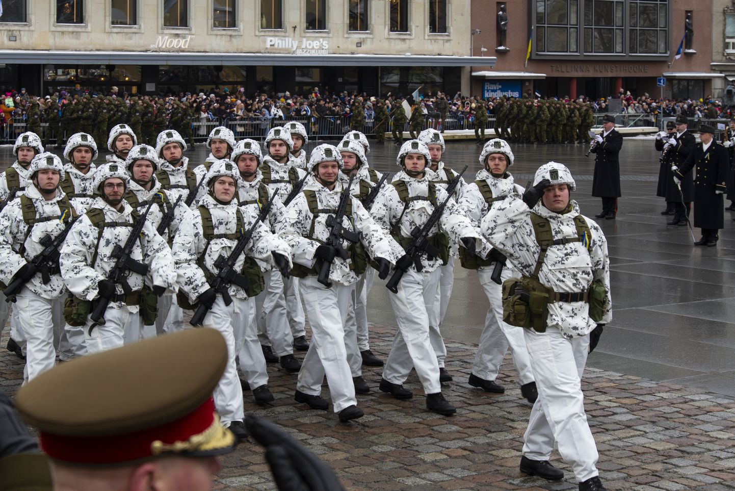 Участники военного парада в Таллинне 24 февраля 2024 года.