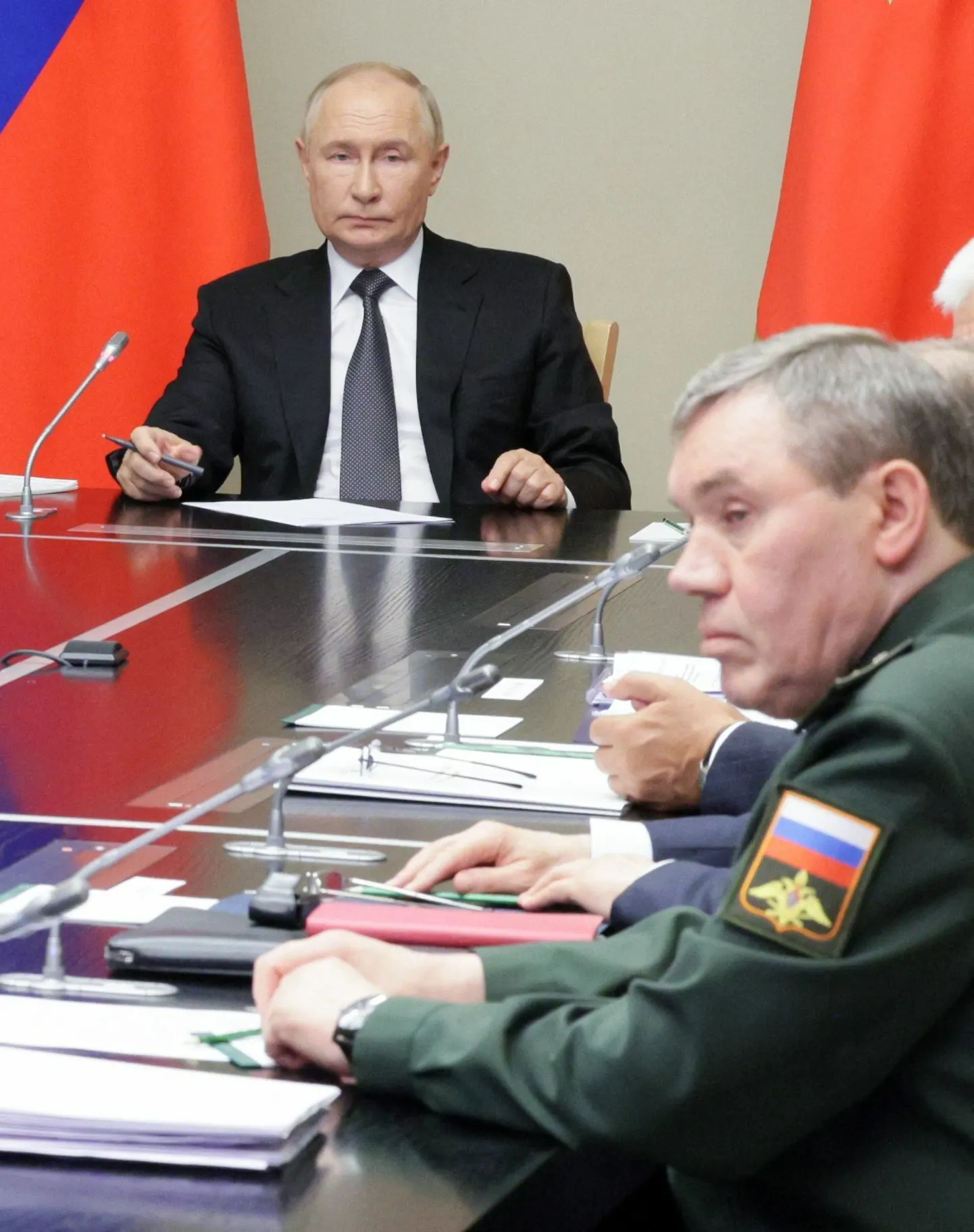Vladimir Putin ja Valeri Gerassimov 12. augustil Novo-Ogarjovos.
