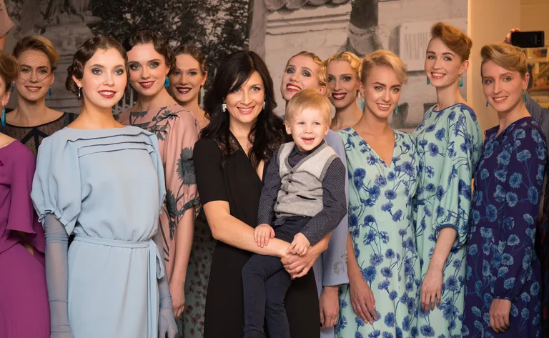 Tiina Talumees modellide ja pojaga.