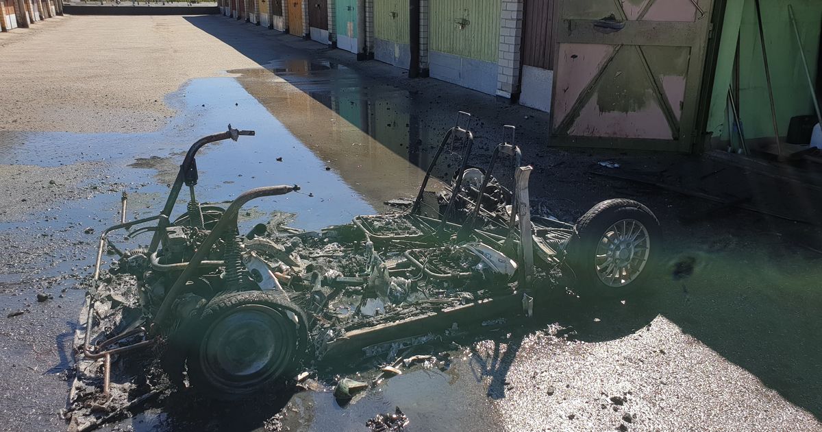 Fotod: Annelinnas põles mopeedauto maani maha
