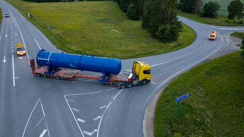 GALERII ⟩ Näpi puidufirma miljon eurot maksnud autoklaavi transportimiseks läks vaja eriveost