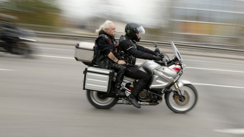 VIDEO ⟩ Distances ievērošana un drošāka braukšana. Praktiski padomi motosezonas sākumam