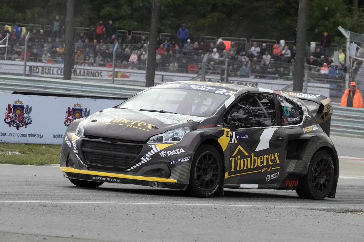 Autobraucējs Jānis Baumanis (nr.6) piedalās FIA pasaules rallijkrosa čempionātā "Ferratum World RX of Rīga" Biķernieku trasē.