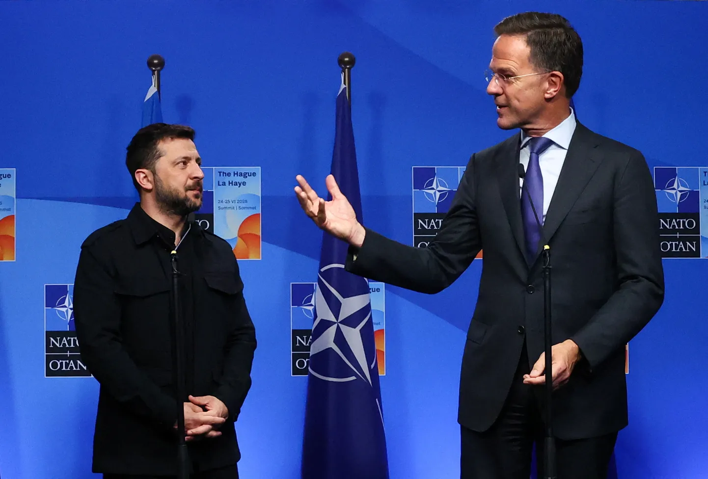 Ukrainas prezidents Volodimirs Zelenskis un NATO ģenerālsekretārs Marks Rite.