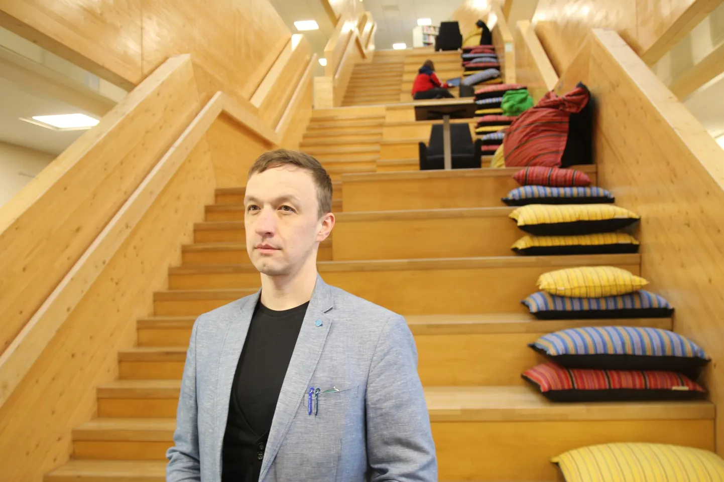 «Praegu ma distantsõppele minemist väga suureks probleemiks ei pea, sest see pole mingi uus asi, millega me hakkama ei saa,» ütles Põlva gümnaasiumi direktor Alo Savi.
