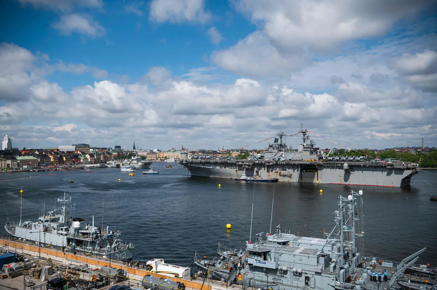 Sõjalaev USS Kearsarge (LHD-3) Stockholmis.