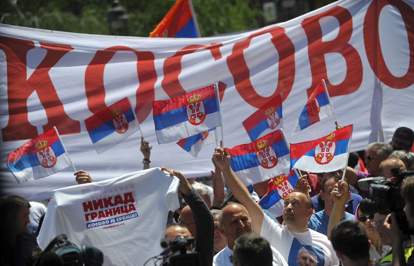 Marurahvuslased protestisid Serbia-Kosovo leppe vastu.