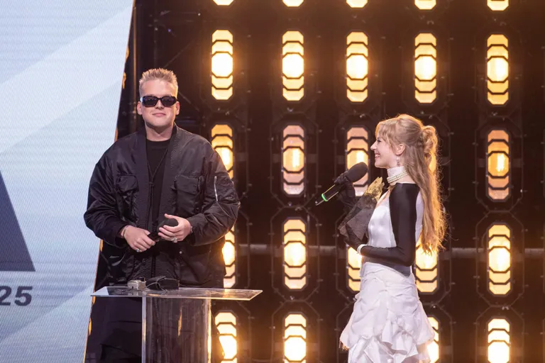Aasta popartist Nublu võitis koos Maria Kallastuga välja antud looga “Push it” ühtlasi aasta laulu ja aasta muusikavideo kategoorias.