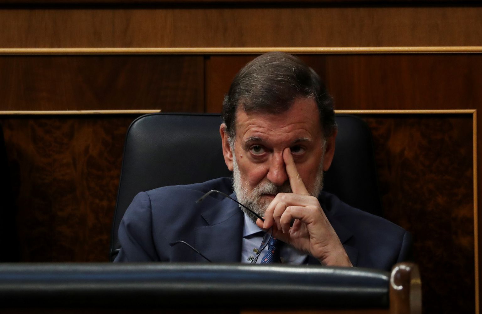 Korruptsiooniskandaalide tõttu ripub kirves ka peaminister Mariano Rajoy pea kohal.
