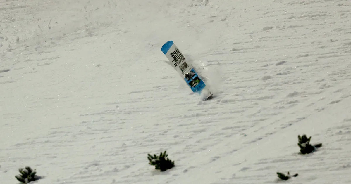 Sloveenia suusahüppe superstaar Domen Prevc oli Oberstdorfi lennumäe MMil lähedal hirmsa õnnetuse põhjustamisele, kui tema suusk vuhises hüppemäest alla ajal, m